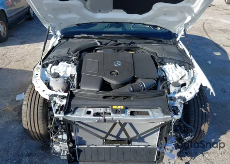 2025 Mercedes-Benz C 300 z USA, uszkodzony, nr VIN W1KAF4GB4SR276705